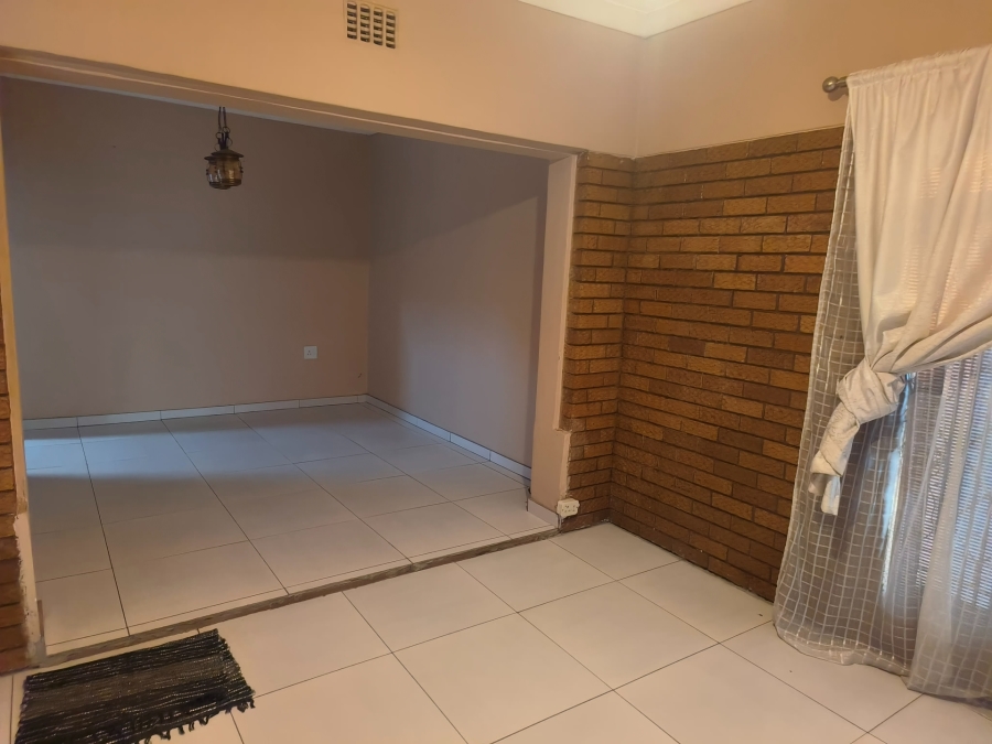 To Let 4 Bedroom Property for Rent in Miederpark North West